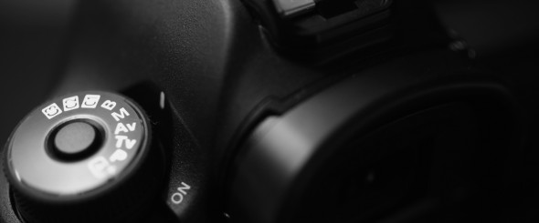 LOCKING MODE DIAL ON THE CANON 5D MARK II PHOTOGRAPHED BY TODD SPOTH