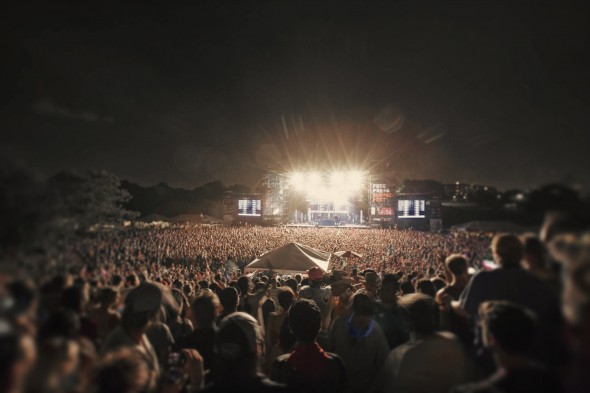 PRETTY LIGHTS PERFORMS TO A SEA OF PEOPLE AT FREE PRESS SUMMERFEST 2012